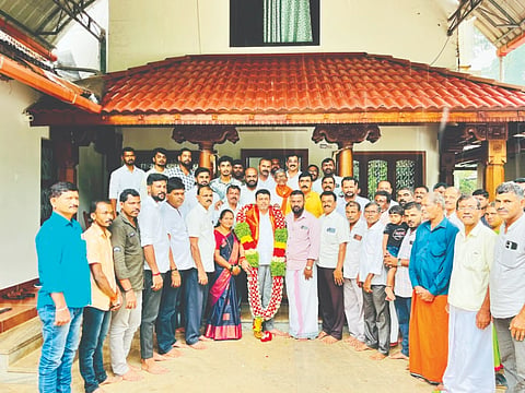 ಬೆಸ್ಟ್ ಎಂಎಲ್‌ಎ ಪ್ರಶಸ್ತಿ ಪಡೆದ ಬೆಳ್ತಂಗಡಿ ಶಾಸಕ ಹರೀಶ್ ಪೂಂಜ ಅವರನ್ನು ಗೌರವಿಸಲಾಯಿತು. ಪ್ರಮುಖರಾದ ಆಶಾಲತಾ, ಆನಂದ ಅಡಿಲು, ಪ್ರಮೋದ್ ಕುಮಾರ್, ಸತೀಶ್ ಬೆದ್ರಬೆಟ್ಟು, ಶಶಿಧರ ಗೌಡ, ಸಂಜೀವ ಗೌಡ ಮೊದಲಾದವರು ಇದ್ದರು.