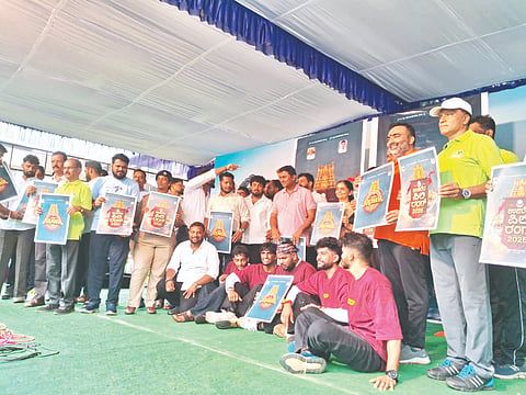  ಆರೋಹಣ ತಂಡದ ಉಜಿರೆ ಪಿಲಿ ರಂಗ್ ಹುಲಿವೇಷ ಕುಣಿತ ತಂಡಕ್ಕೆ ಉಜಿರೆಯಲ್ಲಿ ಚಾಲನೆ ನೀಡಲಾಯಿತು. ಡಿವೈಎಸ್‌ಪಿ ರೋಹಿಣಿ, ಅಡಿಷನಲ್ ಎಸ್‌ಪಿ ಅನಿಲ್ ಕುಮಾರ್, ಶ್ರೀಧರ್ ಕೆ.ವಿ. ಮೊದಲಾದವರಿದ್ದರು.