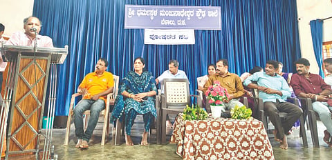  ಪಾಲಕರ ಸಭೆಯಲ್ಲಿ ನಿವೃತ್ತ ಮುಖ್ಯಶಿಕ್ಷಕ ರಮೇಶ್ ಮಯ್ಯ ಮಾತನಾಡಿದರು. ಜಯರಾಮ ಮಯ್ಯ, ರಾಜೇಶ್ ಕುರ್ಕಿಲ ಮೊದಲಾದವರಿದ್ದರು.  