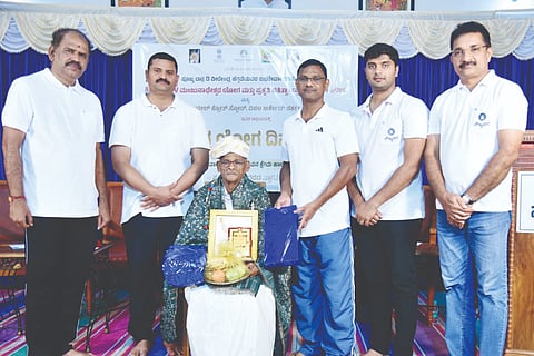  ಹರಿನಾರಾಯಣ ಬಂಡಿ ಪೆರ್ಡೂರು ಅವರಿಗೆ  ಸೌಖ್ಯ ಯೋಗ ಭಾಗ್ಯ ಬಿರುದು ನೀಡಿ ಸನ್ಮಾನಿಸಲಾಯಿತು. ಸೌಖ್ಯವನದ ಮುಖ್ಯ ವೈದ್ಯಾಧಿಕಾರಿ ಡಾ.ಗೋಪಾಲ್ ಪೂಜಾರಿ, ಪಾಟೀಲ್ ಕ್ಲೋತ್ ಸ್ಟೋರ್ ಮಾಲೀಕ ಗಣೇಶ್ ಪಾಟೀಲ್ ಮೊದಲಾದವರಿದ್ದರು.