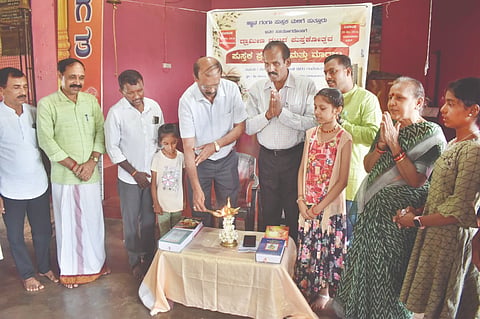  ಶ್ರೀನಾಥ್ ಎಂ.ಪಿ. ಗ್ರಾಮೀಣ ಮಟ್ಟದ ಪುಸ್ತಕೋತ್ಸವ ಉದ್ಘಾಟಿಸಿದರು. ಪುಂಜಾಲಕಟ್ಟೆ ಸರ್ಕಾರಿ ಪ್ರೌಢಶಾಲೆ ಶಿಕ್ಷಕ ಧರಣೇಂದ್ರ ಜೈನ್, ಗುರುವಾಯನಕೆರೆ ಶಾರದಾ ಗೆಳೆಯರ ಬಳಗದ ಅಧ್ಯಕ್ಷ ತಿಲಕರಾಜ್ ಮೊದಲಾದವರಿದ್ದರು.