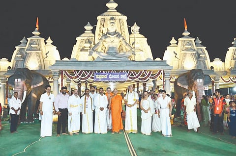 ಉಜಿರೆ ಶ್ರೀ ಜನಾರ್ದನ ದೇವಸ್ಥಾನಕ್ಕೆ ಪೇಜಾವರ ಶ್ರೀಗಳು ಭೆೇಟಿ ನೀಡಿದರು.