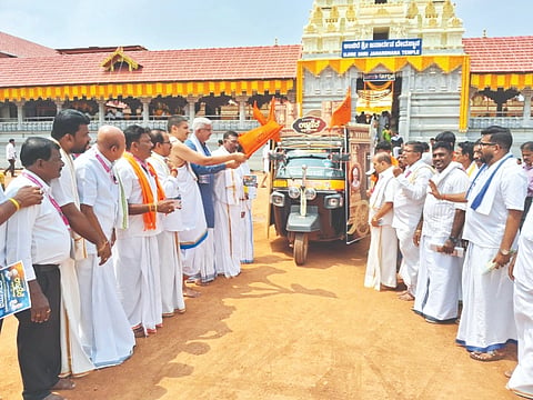 ಉಜಿರೆ ಶ್ರೀ ಜನಾರ್ದನ ದೇವಸ್ಥಾನದ ಧರ್ಮಯಾನ ಶೋಭಾಯಾತ್ರೆಯ ಪ್ರಚಾರ ವಾಹನಕ್ಕೆ ಆನುವಂಶಿಕ ಆಡಳಿತ ಮೊಕ್ತೇಸರ ಶರತ್‌ಕೃಷ್ಣ ಪಡುವೆಟ್ನಾಯ ಚಾಲನೆ ನೀಡಿದರು. ಪ್ರತಾಪಸಿಂಹ ನಾಯಕ್, ಶಶಿಧರ ಶೆಟ್ಟಿ ನವಶಕ್ತಿ, ಕೆ.ಮೋಹನ ಕುಮಾರ್ ಮೊದಲಾದವರು ಇದ್ದರು. 