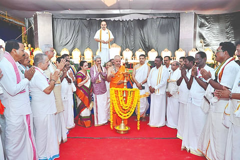  ಉಜಿರೆ ದೇವಳ ಬ್ರಹ್ಮಕಲಶ ಧಾರ್ಮಿಕ ಸಭೆಯನ್ನು ಶ್ರೀ ರಾಜಶೇಖರಾನಂದ ಸ್ವಾಮೀಜಿ ಉದ್ಘಾಟಿಸಿದರು. ಶರತ್‌ಕೃಷ್ಣ ಪಡುವೆಟ್ನಾಯ, ಶಶಿಧರ ಶೆಟ್ಟಿ ಬರೋಡ, ವಿಷ್ಣು ಮರಾಠೆ ಮತ್ತಿತರರಿದ್ದರು.