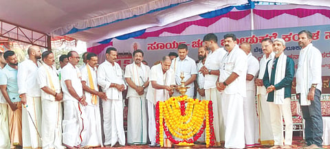 ಬಂಗಾಡಿ ಕೊಲ್ಲಿ ಕಂಬಳ ಕಾರ್ಯಕ್ರಮವನ್ನಜು ದಾಸಪ್ಪ ಗೌಡ ಕಾಂಜಾನು ಉದ್ಘಾಟಿಸಿದರು. ಪ್ರಮುಖರಾದ ಶರತ್‌ಕೃಷ್ಣ ಪಡುವೆಟ್ನಾಯ, ಮುಕುಂದ ಸುವರ್ಣ, ಡಾ.ಎಂ.ಎಂ ದಯಾಕರ್, ರವಿ ಚಕ್ಕಿತ್ತಾಯ ಇತರರಿದ್ದರು.