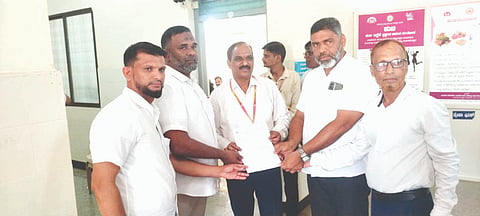 ಆಸ್ಪತ್ರೆಯ ಅವ್ಯವಸ್ಥೆ ಸರಿಪಡಿಸುವಂತೆ ಎಸ್.ಡಿ.ಪಿ.ಐ. ಜಿಲ್ಲಾ ಆರೋಗ್ಯಾಧಿಕಾರಿಗಳಿಗೆ ಮನವಿ ಸಲ್ಲಿಸಲ್ಲಿಸಲಾಯಿತು.