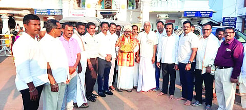 ರಾಜ್ಯ ಒಕ್ಕಲಿಗ ಸಂಘದ ಉಪಾಧ್ಯಕ್ಷ ರೇಣುಕಾ ಪ್ರಸಾದ್ ಕುರುಂಜಿ ಅವರನ್ನು ಬೆಳ್ತಂಗಡಿ ತಾಲೂಕು ಗೌಡರ ಯಾನೆ ಒಕ್ಕಲಿಗರ ಸೇವಾ ಸಂಘದ ಅಧ್ಯಕ್ಷರು, ಪದಾಧಿಕಾರಿಗಳು ಗೌರವಿಸಿದರು.