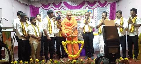 ಯುವವಾಹಿನಿ ವೇಣೂರು ಘಟಕದ ಪದಗ್ರಹಣವನ್ನು ಸೋಲೂರು ಆರ್ಯ ಈಡಿಗ ಮಹಾಸಂಸ್ಥಾನದ ಪೀಠಾಧಿಪತಿ ಶ್ರೀ ವಿಖ್ಯಾತಾನಂದ ಸ್ವಾಮೀಜಿ ಉದ್ಘಾಟಿಸಿದರು.