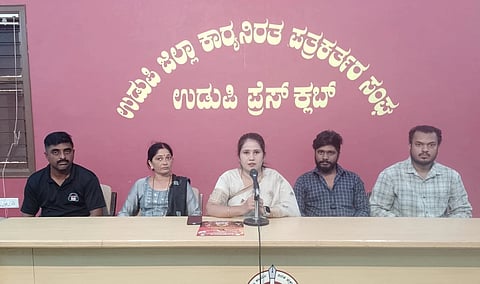 ಉಡುಪಿಯ ಪತ್ರಿಕಾ ಭವನದಲ್ಲಿ ಸುದ್ದಿಗೋಷ್ಠಿಯಲ್ಲಿ ಸುಮಲತಾ ಮಾಹಿತಿ ನೀಡಿದರು. ನವೀನ್​ ನಾಯಕ್​, ಸುಗುಣಾ ನಾಯಕ್​, ವಿನಯ್​, ರಾಹುಲ್​ ನಾಯಕ್​ ಇದ್ದರು.