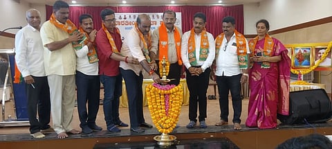 ಉಡುಪಿಯಲ್ಲಿ ಆಯೋಜಿಸಿದ್ದ ಬಿಎಲ್​ಎ-2 ಪ್ರತಿನಿಧಿಗಳ ಕಾರ್ಯಾಗಾರವನ್ನು ಯಶ್​ಪಾಲ್​ ಸುವರ್ಣ ಉದ್ಘಾಟಿಸಿದರು. ಕುತ್ಯಾರು ನವೀನ್​ ಶೆಟ್ಟಿ, ಡಾ. ಧನಂಜಯ ಸರ್ಜಿ, ದಿನಕರ್​ ಶೆಟ್ಟಿ ಹೆರ್ಗ, ರೇಷ್ಮಾ ಉದಯ ಶೆಟ್ಟಿ, ಕಿರಣಕುಮಾರ್​ ಬೈಲೂರು, ಜಗದೀಶ್​ ಆಚಾರ್ಯ ಕಪ್ಪೆಟ್ಟು, ರಾಜೀವ ಕುಲಾಲ್​ ಇದ್ದರು.