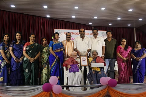 ಉಡುಪಿಯಲ್ಲಿ ಬಿಜೆಪಿ ನಗರ ಮಹಿಳಾ ಮೋರ್ಚಾ ವತಿಯಿಂದ ಆಯೋಜಿಸಿದ್ದ ಮಹಿಳಾ ದಿನಾಚರಣೆಯಲ್ಲಿ ಗೋಪಾಲಕೃಷ್ಣ ಮತ್ತು ವಸಂತಿ ದಂಪತಿಯನ್ನು ಸನ್ಮಾನಿಸಲಾಯಿತು. ಯಶ್​ಪಾಲ್​ ಸುವರ್ಣ, ಕುತ್ಯಾರು ನವೀನ್​ ಶೆಟ್ಟಿ, ನೀತಾ ಪ್ರಭು, ಉದಯಕುಮಾರ್​ ಶೆಟ್ಟಿ, ದಿನೇಶ್​ ಅಮೀನ್​, ರೇಷ್ಮಾ ಶೆಟ್ಟಿ, ಡಾ.ರಾಜಲಕ್ಷ್ಮೀ ಇತರರಿದ್ದರು.