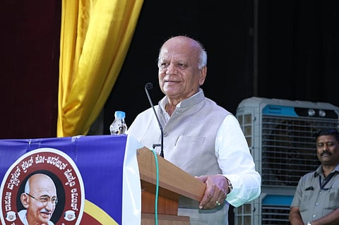 ಮಹಾಸಭೆ ಉದ್ಧೇಶಿಸಿ ಬಾಪೂಜಿ ಮಲ್ಟಿಸ್ಟೇಟ್ ಸೊಸೈಟಿ ಸಂಸ್ಥಾಪಕ ಅಧ್ಯಕ್ಷ ಎಸ್.ಆರ್.ಪಾಟೀಲ ಪಾಟೀಲ ಮಾತನಾಡಿದರು.