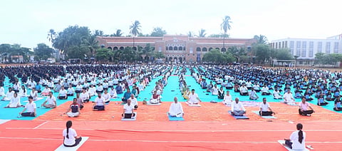 ಬಿವಿವಿ ಸಂಘದಲ್ಲಿ ಸಾಮೂಹಿಕ ಯೋಗ