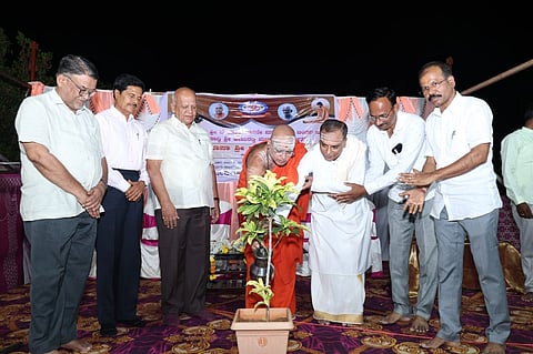 ಬಾಗಲಕೋಟೆ ನಗರದಲ್ಲಿ ಬೆನಕಟ್ಟಿಯ ಹೇಮ ವೇಮನ ಸದ್ಭೋದನಾ ಪೀಠ ಶನಿವಾರ ಸಂಜೆ ಹಮ್ಮಿಕೊಂಡಿದ್ದ ವೇಮನ ತತ್ವ ಚಿಂತನದ ೧೯೨ ನೆಯ ಮಾಸಿಕ ಕಾರ್ಯಕ್ರಮ ಎರೆಹೊಸಳ್ಳಿ ರಡ್ಡಿ ಗುರುಪೀಠದ ವೇಮನಾನಂದ ಸ್ವಾಮೀಜಿ ಉದ್ಘಾಟಿಸಿದರು. ಆಧ್ಯಾತ್ಮಿಕ ಚಿಂತಕ ಪ್ರದೀಪ ಗುರೂಜಿ, ಮಾಜಿ ಸಚಿವ ಎಸ್.ಆರ್.ಪಾಟೀಲ, ವಾಣಿಜ್ಯ ತೆರಿಗೆ ಇಲಾಖೆಯ ನಿವೃತ್ತ ಉಪ ಆಯುಕ್ತ ಜಿ.ಬಿ.ಗೌಡಪ್ಪಗೋಳ, ವಕೀಲ ಎಸ್.ಕೆ.ಯಡಹಳ್ಳಿ, ರಾಜ್ಯ ಕಾನೂನು ವಿವಿ ಸಿಂಡಿಕೇಟ್ ಸದಸ್ಯ ರಮೇಶ ಬದ್ನೂರ ಇದ್ದರು. 