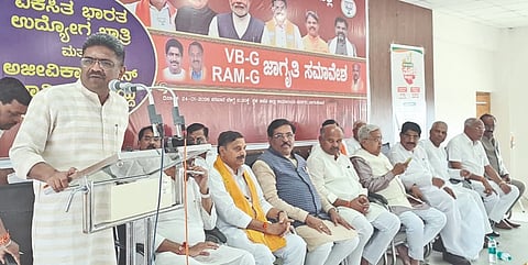 ಬಾಗಲಕೋಟೆ ನವನಗರದ ಭಾರತೀಯ ಜನತಾ ಪಾರ್ಟಿ ಜಿಲ್ಲಾ ಕಾರ್ಯಾಲಯದಲ್ಲಿ ಸೋಮವಾರ ಹಮ್ಮಿಕೊಂಡಿದ್ದ ಬಾಗಲಕೋಟೆ ಉಪ ಚುನಾವಣೆಯ ಪೂರ್ವ ಭಾವಿ ಸಭೆ ಉದ್ದೇಶಿಸಿ ಉಪ ಚುನಾವಣೆ ಬಿಜೆಪಿ ಉಸ್ತುವಾರಿ ಅರುಣ ಶಹಾಪುರ ಮಾತನಾಡಿದರು. ಸಂಸದರಾದ ಗೋವಿಂದ ಕಾರಜೋಳ, ಪಿ.ಸಿ.ಗದ್ದಿಗೌಡರ, ನಾರಾಯಣಸಾ ಭಾಂಡಗೆ, ಮಾಜಿ ಶಾಸಕ ವೀರಣ್ಣ ಚರಂತಿಮಠ ಇತರರಿದ್ದರು.  
