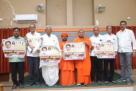 ಬಾಗಲಕೋಟೆ ನಗರದ ಪ್ರೆಸ್‌ಕ್ಲಬ್‌ನಲ್ಲಿ ಮಂಗಳವಾರ ಸುದ್ದಿಗೋಷ್ಠಿಯಲ್ಲಿ ಮುಖಂಡ ಸಿದ್ದಣ್ಣ ಶಿವನಗುತ್ತಿ ಮಾತನಾಡಿದರು. ಬಾಲ್ಕಿಯ ಸಿದ್ದರಾಮೇಶ್ವರ ಸ್ವಾಮೀಜಿ, ಮಹಾಂತ ದೇವರು ಸ್ವಾಮೀಜಿ, ಶರಣಪ್ಪ ಗಂಗಲ್, ಎಂ.ಸಿ.ಗೂಗೇರಿ, ಸಿದ್ದಣ್ಣ ಶಿವನಗುತ್ತಿ, ಈರಣ್ಣ ಮಠಪತಿ, ಚೇತನ ಕತ್ತೆಕಾಯಿ ಇತರರು ಇದ್ದರು. 
