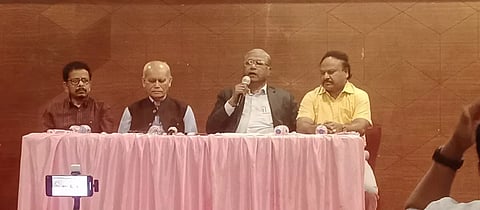 BOI staff ರಾಷ್ಟ್ರೀಯ ಪ್ರಧಾನ ಕಾರ್ಯದರ್ಶಿ ಜೆ.ಕೆ. ಕಾಂಬಳೆ, ಇತರರು ಮಾಹಿತಿ ನೀಡಿದರು.