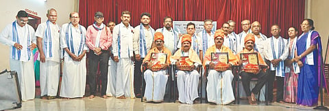  ಬಂಟ್ವಾಳ ತಾಲೂಕು ಕುಲಾಲ ಹಿರಿಯ ನಾಗರಿಕರ ಕ್ಷೇಮಾಭಿವೃದ್ಧಿ ಸಂಘದ ಸಭೆಯಲ್ಲಿ ಹಿರಿಯ ನಾಗರಿಕರನ್ನು ಸನ್ಮಾನಿಸಲಾಯಿತು. ಉದ್ಯಮಿ ರಮೇಶ್ ಬಾಳೆಹಿತ್ಲು, ಸೋಮಯ್ಯ ಹನೈನಡೆ ಮೊದಲಾದವರಿದ್ದರು.  