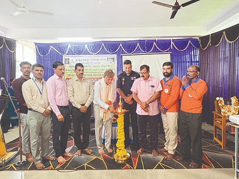  ಬಂಟ್ವಾಳ ತಾಲೂಕು ಶೌರ್ಯ ವಿಪತ್ತು ನಿರ್ವಹಣಾ ಸಮಿತಿ ತರಬೇತಿ ಕಾರ್ಯಾಗಾರವನ್ನು ಮೊಕ್ತೇಸರ ರಘುನಾಥ ಸೋಮಯಾಜಿ ಉದ್ಘಾಟಿಸಿದರು. ಶಾಂತಿಲಾಲ್ ಜಟಿಯಾ, ದಿನೇಶ್ ಡಿ., ಜೈವಂತ್ ಪಟಗಾರ, ಕೃಷ್ಣಪ್ಪ ಕುಲಾಲ್ ಮೊದಲಾದವರು ಉಪಸ್ಥಿತರಿದ್ದರು.  