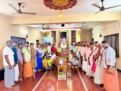  ಯುವವಾಹಿನಿ ಬಂಟ್ವಾಳ ಘಟಕದಿಂದ ಆಯೋಜಿಸಿದ್ದ ಗುರುತತ್ವವಾಹಿನಿಯಲ್ಲಿ ಬೇಬಿ ಕುಂದರ್, ನಿಕೇಶ್ ಕೋಟ್ಯಾನ್, ಪ್ರಜಿತ್ ಅಮೀನ್, ನವೀನ್ ಲೋರಟ್ಟೊ, ಶೈಲೇಶ್ ಮತ್ತಿತರರು ಇದ್ದರು.