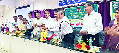 ರಾಷ್ಟ್ರೀಯ ರೈತ ದಿನಾಚರಣೆಯನ್ನು ಉಳ್ಳಾಲ ತಾಲೂಕು ಕೃಷಿಕ ಸಮಾಜ ಅಧ್ಯಕ್ಷ ಕೆ.ದೇವದಾಸ್ ಭಂಡಾರಿ ಉದ್ಘಾಟಿಸಿದರು.