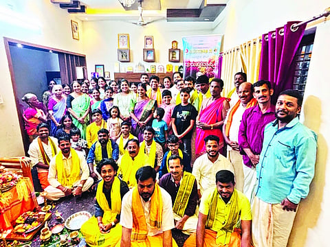 ಕುದ್ರೋಳಿ ಗೋಕರ್ಣನಾಥ ಕ್ಷೇತ್ರದ ಅರ್ಚಕ ನವೀನ್ ಶಾಂತಿ ಮಣಿನಾಲ್ಕೂರು ಮನೆಯಲ್ಲಿ ಗುರುತತ್ವವಾಹಿನಿ 62ನೇ ಮಾಲಿಕೆಯ ಗುರುಸಂದೇಶ ಕಾರ್ಯಕ್ರಮ ನಡೆಯಿತು. 