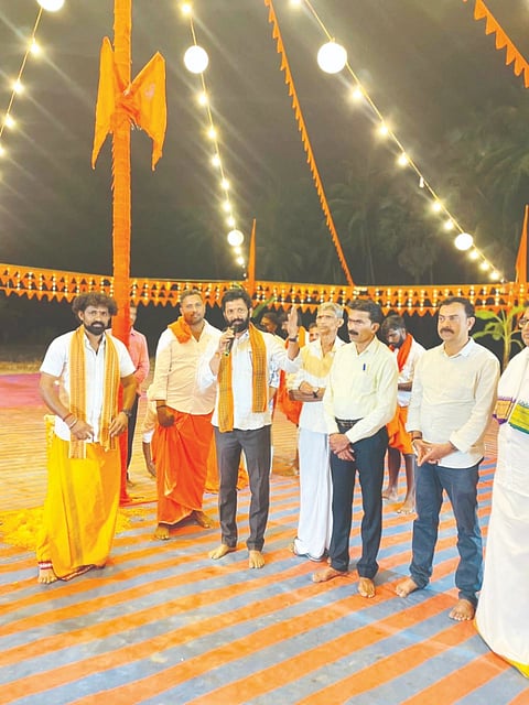  ಭಜನೆ ಕಾರ್ಯಕ್ರಮದಲ್ಲಿ ಬಿಜೆಪಿ ಮುಖಂಡ ಸಂದೇಶ್ ಶೆಟ್ಟಿ ಮಾತನಾಡಿದರು. ಪ್ರಮುಖರಾದ ಸಂತೋಷ ಕುಮಾರ್ ಚೌಟ, ರಮೇಶ ಕುಲಶೇಖರ, ರವೀಂದ್ರ ನಾಯಕ್ ಕಿನ್ನಾಜೆ, ಲಿಂಗಪ್ಪ ಪೂಜಾರಿ ನೆಕ್ಲಾಜೆ ಮತ್ತಿತರರು ಉಪಸ್ಥಿತರಿದ್ದರು.  