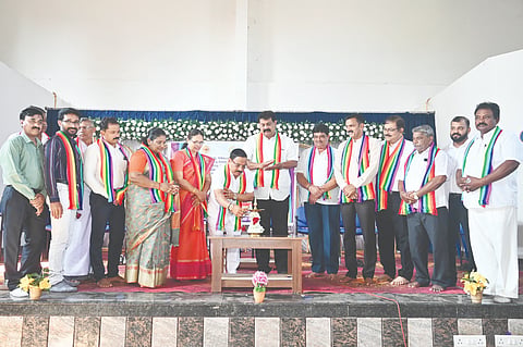  ಸಹಕಾರಿ ಸಂಘದ ಸಿಬ್ಬಂದಿಗೆ ಆಯೋಜಿಸಿದ್ದ ಜಿಲ್ಲಾಮಟ್ಟದ ತರಬೇತಿ ಕಾರ್ಯಗಾರವನ್ನು ದ.ಕ. ಜಿಲ್ಲಾ ಮೂರ್ತೆದಾರರ ಸಹಕಾರ ಮಹಾಮಂಡಳ ಅಧ್ಯಕ್ಷ ಕೆ.ಸಂಜೀವ ಪೂಜಾರಿ ಉದ್ಘಾಟಿಸಿದರು. ಶಶಿಕುಮಾರ್ ರೈ ಬಾಲ್ಯೊಟ್ಟು, ತ್ರಿವೇಣಿ ರಾವ್, ರವೀಂದ್ರ ಕಂಬಳಿ ಉಪಸ್ಥಿತರಿದ್ದರು.  