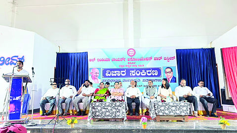 ಬಿ.ಸಿ.ರೋಡಿನ ಅಂಬೇಡ್ಕರ್ ಭವನದಲ್ಲಿ ಸಂವಿಧಾನದ ಮುಂದಿರುವ ಸವಾಲುಗಳು ವಿಚಾರ ಸಂಕಿರಣ ನಡೆಯಿತು. ಪ್ರಮುಖರಾದ ಕ್ಲಿಪ್ಟನ್ ಡಿ.ರೊಜಾರಿಯೋ, ಮನೋರಾಜ್ ರಾಜೀವ, ಅವನಿ ಚೋಕ್ಷಿ, ಅಬ್ದುಲ್ ಜಲೀಲ್ ಎನ್., ಸಂಧ್ಯಾ ಪ್ರಭು ಮತ್ತಿತರರಿದ್ದರು.