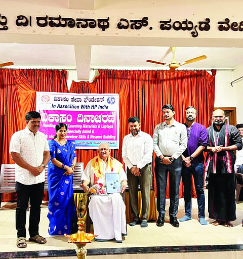ಬಿ.ಸಿ.ರೋಡಿನಲ್ಲಿ ನಡೆದ ವಿಕಾಸಂ ದಿನಾಚರಣೆಯಲ್ಲಿ ಡಿಸಿಸಿ ಬ್ಯಾಂಕ್ ನಿರ್ದೇಶಕ ಟಿ.ಜಿ.ರಾಜಾರಾಮ ಭಟ್ ಅವರನ್ನು ಸನ್ಮಾನಿಸಲಾಯಿತು. ಪ್ರಮುಖರಾದ ದಿಲೀಪ್ ಚಂದ್ರ, ರೇಖಾ ಸಂಜೀವ್, ರೋಷನ್ ರೈ ಮತ್ತಿತರರು ಉಪಸ್ಥಿತರಿದ್ದರು.
