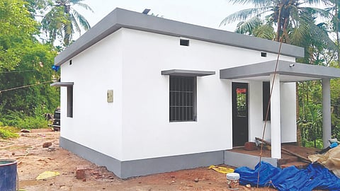  ಬಡಗಬೆಳ್ಳೂರು ಗ್ರಾಮದ ವರಟೀಲು ನಿವಾಸಿ ಲಕ್ಷ್ಮೀ ಅವರ ಕುಟುಂಬಕ್ಕೆ ಜೆಸಿಐ ನಿರ್ಮಿಸಿಕೊಟ್ಟಿರುವ ನೂತನ ಮನೆ.