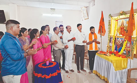  ಬಿ.ಸಿ.ರೋಡಿನ ಶಿಶು ಮಂದಿರದಲ್ಲಿ ಭಾರತೀಯ ಮಜ್ದೂರ್ ಸಂದ ಸಂಸ್ಥಾಪನಾ ದಿನಾಚರಣೆ ನಡೆಯಿತು. ತಾರಾನಾಥ್ ಕೊಟ್ಟಾರಿ, ಸತೀಶ್ ಶೆಟ್ಟಿ, ಅನಿಲ್ ಕುಮಾರ್ ಇತರರು ಇದ್ದರು.  