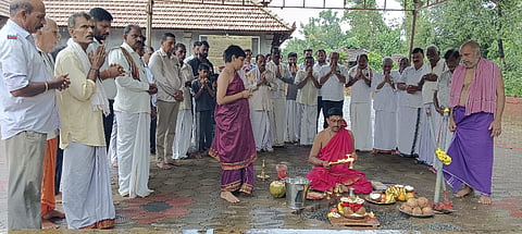  ಸರಪಾಡಿ ಶ್ರೀ ಶರಭೇಶ್ವರ ದೇವಸ್ಥಾನದ ಮೇಲ್ಛಾವಣಿ ನಿರ್ಮಾಣಕ್ಕೆ ಧಾರ್ಮಿಕ ವಿಧಿ ನೆರವೇರಿತು. ಪ್ರಧಾನ ಅರ್ಚಕ ಶಂಕರನಾರಾಯಣ ಹೊಳ್ಳ, ಜಿಲ್ಲಾ ಧಾರ್ಮಿಕ ಪರಿಷತ್ ಸದಸ್ಯ ಜಗನ್ನಾಥ ಚೌಟ ಬದಿಗುಡ್ಡೆ ಮೊದಲಾದವರಿದ್ದರು.  