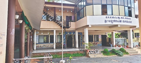  ನರಿಕೊಂಬು ಸರ್ಕಾರಿ ಹಿರಿಯ ಪ್ರಾಥಮಿಕ ಶಾಲೆ.