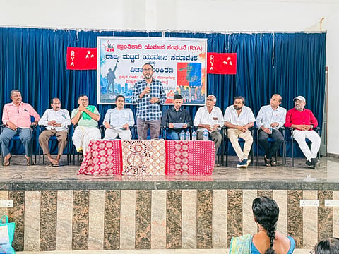  ಬಿ.ಸಿ.ರೋಡ್‌ನ ಅಂಬೇಡ್ಕರ್ ಭವನದಲ್ಲಿ ಕ್ರಾಂತಿಕಾರಿ ಯುವಜನ ಸಂಘಟನೆ(ಆರ್.ವೈ.ಎ) ರಾಜ್ಯ ಸಮಾವೇಶ ನಡೆಯಿತು. ಕ್ಲಿಪ್ಟನ್ ಡಿ ರೊಜಾರಿಯೋ, ರವಿಕಿರಣ್ ಪುಣಚ ಮೊದಲಾದವರಿದ್ದರು.