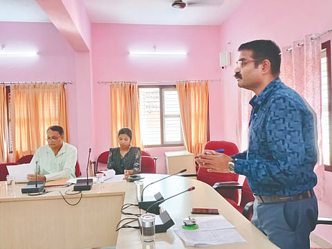  ಬಂಟ್ವಾಳ ಪುರಸಭೆಯ 2026-27ನೇ ಸಾಲಿನ ಮುಂಗಡ ಪತ್ರ ತಯಾರಿಯ ಪೂರ್ವಭಾವಿ ಸಭೆ ನಡೆಯಿತು. ಮುಖ್ಯಾಧಿಕಾರಿ ತೀರ್ಥಪ್ರಸಾದ್, ಸಮುದಾಯ ಅಧಿಕಾರಿ ಉಮಾವತಿ ಇತರರಿದ್ದರು.  