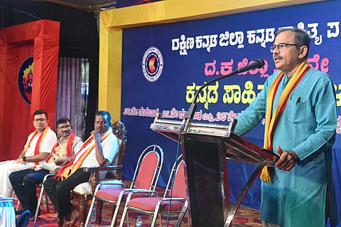  ಹೊಸ ತಲೆಮಾರು ವಿಚಾರವಾಗಿ ಕುವೆಂಪು ಭಾಷಾ ಭಾರತಿ ಪ್ರಾಧಿಕಾರ ಮಾಜಿ ಅಧ್ಯಕ್ಷ ಪ್ರೊ.ಗಿರೀಶ್ ಭಟ್ ಅಜಕ್ಕಳ ವಿಮರ್ಶೆ ಸಂಶೋಧನೆ ಬಗ್ಗೆ ಉಪನ್ಯಾಸ ನೀಡಿದರು. ಪ್ರೀತಂ ಬಲ್ಯಾಯ ಸಾಲೆತ್ತೂರು, ಕಡಬ ತಾಲೂಕು ಕಸಾಪ ಅಧ್ಯಕ್ಷ ಕೆ.ಸೇಸಪ್ಪ ರೈ, ಕಾವಳಮೂಡೂರು ಸಹಕಾರಿ ಸಂಘ ಅಧ್ಯಕ್ಷ ಪದ್ಮಶೇಖರ್ ಜೈನ್ ಮತ್ತಿತರರಿದ್ದರು.