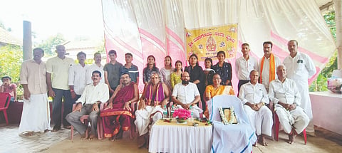  ಕರ್ಪೆ ಗ್ರಾಮದ ಕಿನ್ನಾಜೆ ಗಣಪತಿ ದೇವಸ್ಥಾನ ವಠಾರದಲ್ಲಿ ಶ್ರೀ ಮಹಾಗಣಪತಿ ಸೇವಾ ವೃಂದದ ವತಿಯಿಂದ ಪ್ರತಿಭಾ ಪುರಸ್ಕಾರ ಕಾರ್ಯಕ್ರಮ ನಡೆಯಿತು. ಭವಾನಿ ಶಂಕರ್ ಭಟ್ ಇರುವೈಲು, ಪ್ರಾಂಶುಪಾಲೆ ಗಾಯತ್ರಿ ಶಿವರಾಯ ಪ್ರಭು ಮೊದಲಾದವರಿದ್ದರು.
