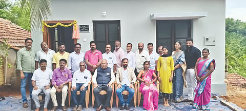  ರೋಟರಿ ಕ್ಲಬ್ ಬಂಟ್ವಾಳ ಟೌನ್ ವತಿಯಿಂದ ನಿರ್ಮಾಣಗೊಂಡ ಸುಕನ್ಯಾ ನಿಲಯ ಮನೆ ಹಸ್ತಾಂತರ ಕಾರ್ಯಕ್ರಮ ನಡೆಯಿತು. ಜಿಲ್ಲಾ ಗವರ್ನರ್ ರಾಮಕೃಷ್ಣ ಪಿ.ಕೆ., ಕ್ಲಬ್ ಅಧ್ಯಕ್ಷ ವಚನ್ ಶೆಟ್ಟಿ, ಸಹಾಯಕ ಗವರ್ನರ್ ಎ.ಜಯಕುಮಾರ್ ಶೆಟ್ಟಿ ಉಪಸ್ಥಿತರಿದ್ದರು.  