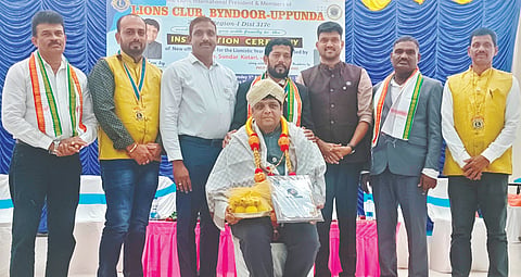  ಬೈಂದೂರು- ಉಪ್ಪುಂದ ಲಯನ್ಸ್ ಕ್ಲಬ್‌ನ 2026-27ನೇ ಸಾಲಿನ ಪದಾಧಿಕಾರಿಗಳಿಗೆ ಪದ ಪ್ರದಾನಿಸಿದ ಲಯನ್ಸ್ ಜಿಲ್ಲಾ ಮುಖ್ಯ ಸಂಯೋಜಕ ಹೃಷಿಕೇಶ್ ಹೆಗ್ಡೆ ಅವರನ್ನು ಸನ್ಮಾನಿಸಲಾಯಿತು. ಪ್ರಮುಖರಾದ ಸುಂದರ್ ಕೊಠಾರಿ, ಉದಯ್ ಡಿ.ಆರ್., ಪ್ರತಾಪಚಂದ್ರ ಶೆಟ್ಟಿ, ದಯಾನಂದ ಶೆಟ್ಟಿ, ಶೇಖರ ಶೆಟ್ಟಿ ಮೊದಲಾದವರಿದ್ದರು.  