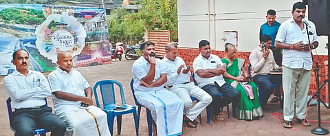 ಬೈಂದೂರು ಉತ್ಸವ ಕುರಿತ ಪೂರ್ವಭಾವಿ ಸಭೆ ಶಾಸಕ ಗುರುರಾಜ ಗಂಟಿಹೊಳೆ ಅಧ್ಯಕ್ಷತೆಯಲ್ಲಿ ನಡೆಯಿತು.