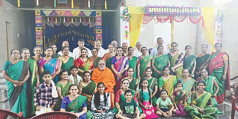  ನಾಗೂರಿನಲ್ಲಿ ನಡೆದ ಭಗವದ್ಗೀತಾ ಪಠಣ ತರಗತಿ ಸಮಾರೋಪ ಸಮಾರಂಭದಲ್ಲಿ ಯಳಜಿತ್ ರಾಮಕೃಷ್ಣ ಕುಟೀರದ ಶ್ರೀ ಸತ್ಯಸ್ವರೂಪಾನಂದ ಸ್ವಾಮೀಜಿ,  ಯಶೋಧಾ ಅಡಿಗ, ನಾಗಶ್ರೀ ಮಧ್ಯಸ್ಥ, ಮಹಿಳಾ ವೇದಿಕೆ ಸದಸ್ಯರು ಉಪಸ್ಥಿತರಿದ್ದರು