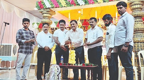  ಉಪ್ಪುಂದ ದೇವಾಡಿಗರ ಸಂಘದ ದಶಮಾನೋತ್ಸವದ ಪ್ರಯುಕ್ತ ಆಯೋಜಿಸಲಾದ ಕ್ರೀಡಾಕೂಟವನ್ನು ಬೆಂಗಳೂರು ದೇವಾಡಿಗ ಸಂಘದ ಅಧ್ಯಕ್ಷ ವಂಡ್ಸೆ ರಮೇಶ್ ದೇವಾಡಿಗ ಉದ್ಘಾಟಿಸಿದರು.