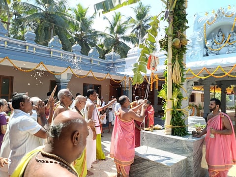 ಉಪ್ಪುಂದ ವಾದಯ್ಯ ಶೆಟ್ರಮನೆ ಸಪರಿವಾರ ಶ್ರೀ ಉವಾಮಹೇಶ್ವರ ದೇವಸ್ಥಾನದಲ್ಲಿ ಶಿವರಾತ್ರಿ ರಥೋತ್ಸವದ ಪ್ರಯುಕ್ತ ಶನಿವಾರ ಧಾರವಾಡದ ಶ್ರೀಕ್ಷೇತ್ರ ಹೆಬ್ಬಳ್ಳಿ ಶ್ರೀಬ್ರಹ್ಮಚೈತನ್ಯ ಸ್ಥಿರಪಾದುಕಾಶ್ರಮದ ಸದ್ಗುರು ಶ್ರೀ ದತ್ತಾವದೂತ ಮಹಾರಾಜ್ ಉಪಸ್ಥಿತಿಯಲ್ಲಿ ಧ್ವಜಾರೋಹಣ ನಡೆಯಿತು. ಯು.ಸೀತಾರಾಮ ಶೆಟ್ಟಿ ಮತ್ತು ಸಹೋದರರು ಇದ್ದರು.