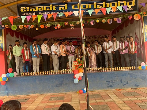  ಶಿರೂರು ಮೇಲ್ಪಂಕ್ತಿ ಸರ್ಕಾರಿ ಹಿರಿಯ ಪ್ರಾಥಮಿಕ ಶಾಲೆಯಲ್ಲಿ ಪ್ರತಿಭಾ ಪುರಸ್ಕಾರ ಕಾರ್ಯಕ್ರಮವನ್ನು ಶಿರೂರು ಗ್ರಾಪಂ ಅಧ್ಯಕ್ಷೆ ನಾಗರತ್ನಾ ಆಚಾರ್ಯ ಉದ್ಘಾಟಿಸಿದರು. 