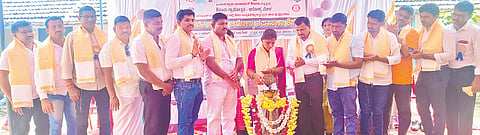  ಶಿರೂರು ಗ್ರಾಪಂ ನೇತೃತ್ವದಲ್ಲಿ ಭಾನುವಾರ ನಡೆದ ಶಿರೂರು ಗ್ರಾಮೋತ್ಸವ, ಆರೋಗ್ಯ ಮೇಳವನ್ನು ಶಿರೂರು ಗ್ರಾಪಂ ಅಧ್ಯಕ್ಷೆ ನಾಗರತ್ನ ಆಚಾರ್ಯ ಉದ್ಘಾಟಿಸಿದರು. ಬೈಂದೂರು ಉತ್ಸವದ ಸಂಚಾಲಕ ಶ್ರೀಗಣೇಶ ಗಾಣಿಗ ಉಪ್ಪುಂದ, ಗ್ರಾಪಂ ಸದಸ್ಯರಾದ ರವೀಂದ್ರ ಶೆಟ್ಟಿ ಆರ‌್ಮಕ್ಕಿ ಮೊದಲಾದವರಿದ್ದರು.