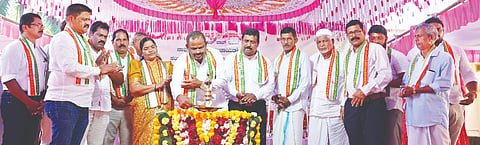 ನಾವುಂದ ಗ್ರಾಪಂ ನೇತೃತ್ವದಲ್ಲಿ ನಡೆದ ನಾವುಂದ ಗ್ರಾಮೋತ್ಸವವನ್ನು ಮೋಹನ ಪೂಜಾರಿ ಉದ್ಘಾಟಿಸಿದರು. ಮಹೇಂದ್ರ ಪೂಜಾರಿ, ಹಕ್ಕಾಡಿ ಜಗದೀಶ ಪೂಜಾರಿ ಇತರರಿದ್ದರು.
