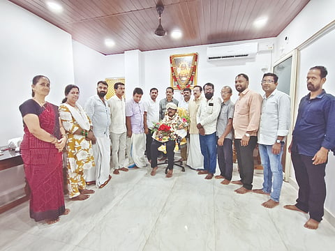 ಕೊಲ್ಲೂರು ಶ್ರೀ ಮೂಕಾಂಬಿಕಾ ವ್ಯವಸಾಯ ಸೇವಾ ಸಹಕಾರಿ ಸಂಘದ ಸಿಇಒ ಗಣೇಶ ಶ್ಯಾನುಭೋಗ ಅವರನ್ನು ಸನ್ಮಾನಿಸಲಾಯಿತು. ಪ್ರಮುಖರಾದ ಅರುಣಕುಮಾರ್ ಶೆಟ್ಟಿ, ಚಂದ್ರಶೇಖರ ಅಡಿಗ ಕೆ.ಎನ್., ಶಿವರಾಮ ಕೃಷ್ಣ ಭಟ್, ಸುಧೀರ್ ಹೆಬ್ಬಾರ್, ಪ್ರಕಾಶ್ ಪೂಜಾರಿ, ಸಂದೀಪ್ ಆರ್., ಅರುಣ ಕುಮಾರ್ ಶೆಟ್ಟಿ ಎಂ. ಇದ್ದರು.  