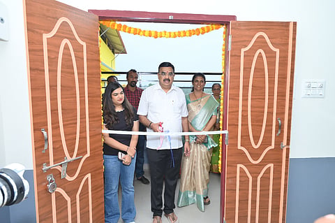 ಬೈಂದೂರು ಯುಬಿಎಸ್ ಆಂಗ್ಲ ವಾಧ್ಯಮ ಶಾಲೆಯಲ್ಲಿ ಕಂಪ್ಯೂಟರ್ ಲ್ಯಾಬ್, ವಿಜ್ಞಾನ ಪ್ರಯೋಗಾಲಯ ಹಾಗೂ ಸುಸಜ್ಜಿತ ಗ್ರಂಥಾಲಯವನ್ನು ಯುಬಿಎಸ್ ಶಿಕ್ಷಣ ಸಂಸ್ಥೆಯ ಅಧ್ಯಕ್ಷ ಯು.ಬಿ.ಶೆಟ್ಟಿ ಉದ್ಘಾಟಿಸಿದರು. ಪ್ರಮುಖರಾದ ಯಶಶ್ರೀ ಬಿ.ಶೆಟ್ಟಿ, ಅಮಿತಾ ಶೆಟ್ಟಿ ಮೊದಲಾದವರಿದ್ದರು.