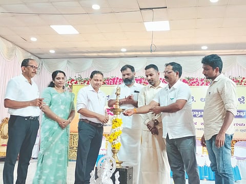 ಬಾಲಪ್ರತಿಭೆಗಳ ಚಿಗುರು ಸಾಂಸ್ಕೃತಿಕ ಕಾರ್ಯಕ್ರಮವನ್ನು ಶಾಸಕ ಗುರುರಾಜ್ ಗಂಟಿಹೊಳೆ ಉದ್ಘಾಟಿಸಿದರು. ಪ್ರಮುಖರಾದ ನಾಗೇಶ ಕೆ.ನಾಯ್ಕ, ಡಾ.ಗೋವಿಂದಬಾಬು ಪೂಜಾರಿ, ರಮೇಶ ವಿ.ದೇವಾಡಿಗ, ನಂದೀಶ್ ದೇವಾಡಿಗ ಉಪಸ್ಥಿತರಿದ್ದರು.  